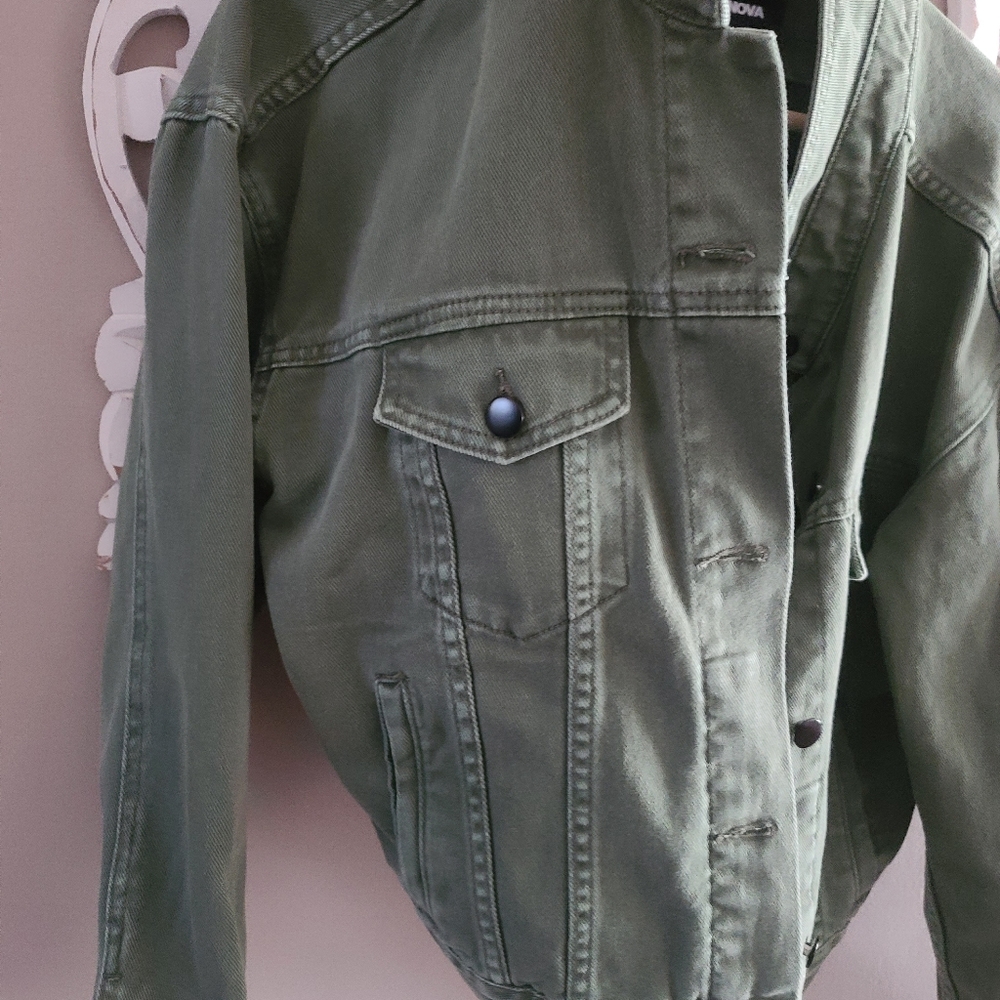 Cropped Jean Jacket - Picture 7 of 8